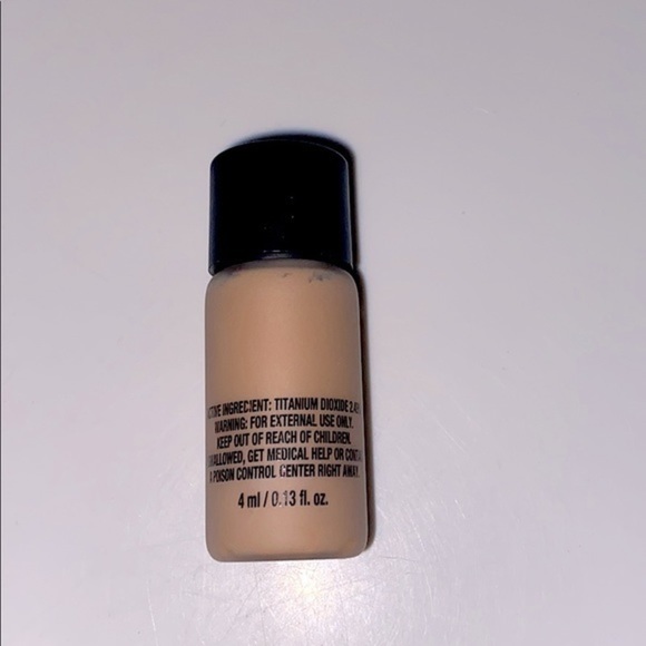 BareMinerals Original Liquid Mineral Foundation - Picture 4 of 7